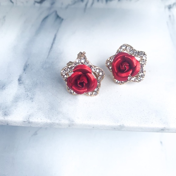 Black rose flower clip on earrings - Picture 3 of 7